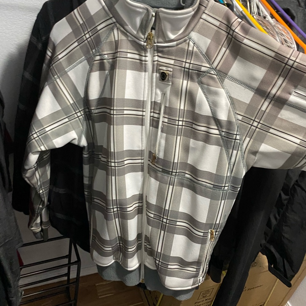 Men’s zip style jacket.